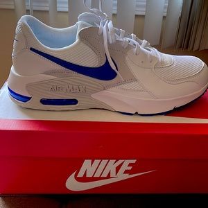 Mens Nike Ir Max  sneakers white with blue Nike stripe.  Size 11.